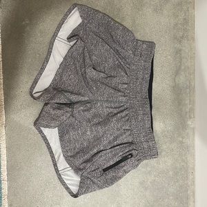 Lululemon Tracker Low-Rise Lined Short. Size 8.